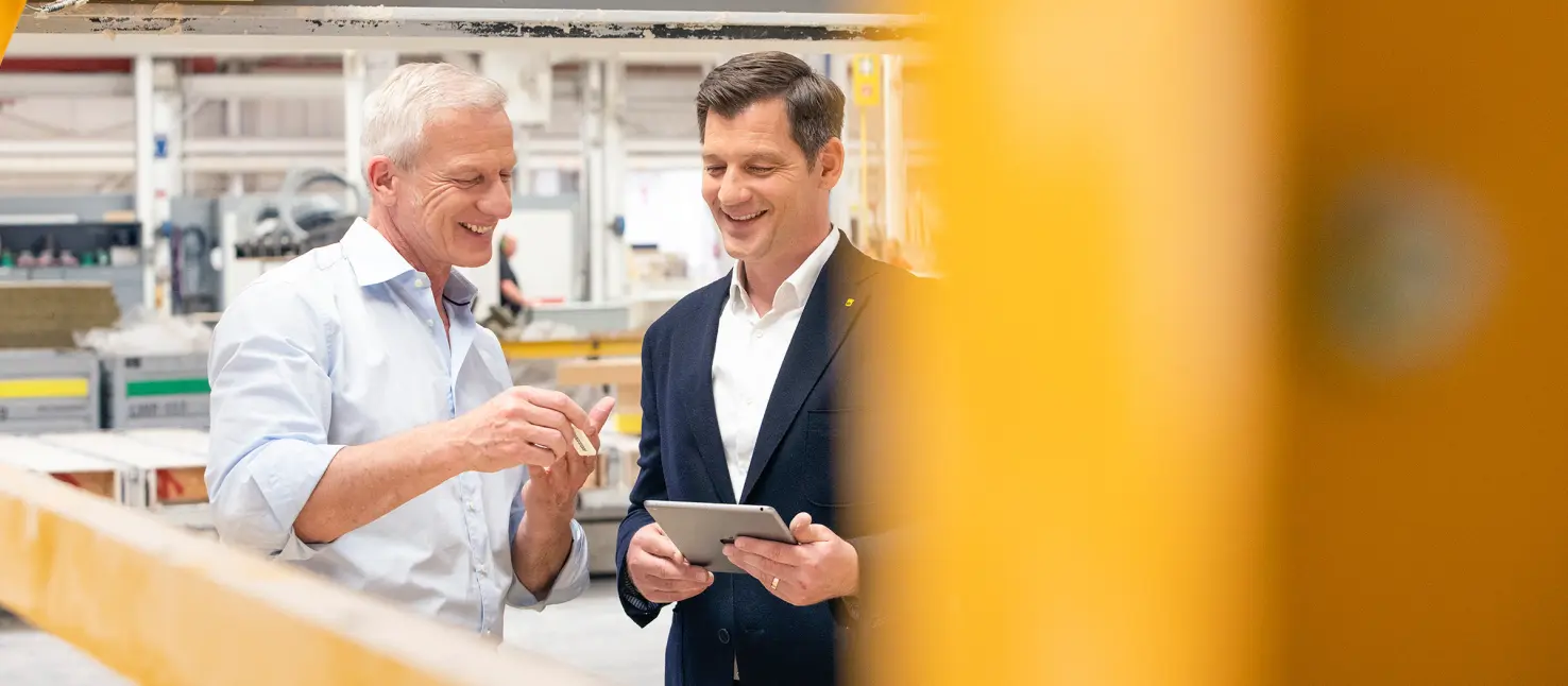 Sto-Mitarbeiter mit Kunde