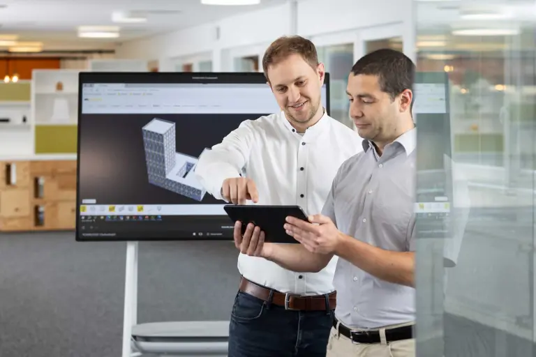 Mitarbeiter mit Tablet