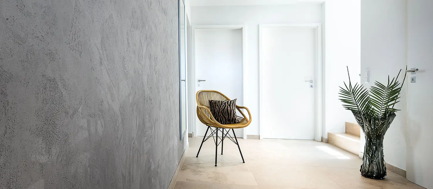 Innenraum gedaemmte Betonwand