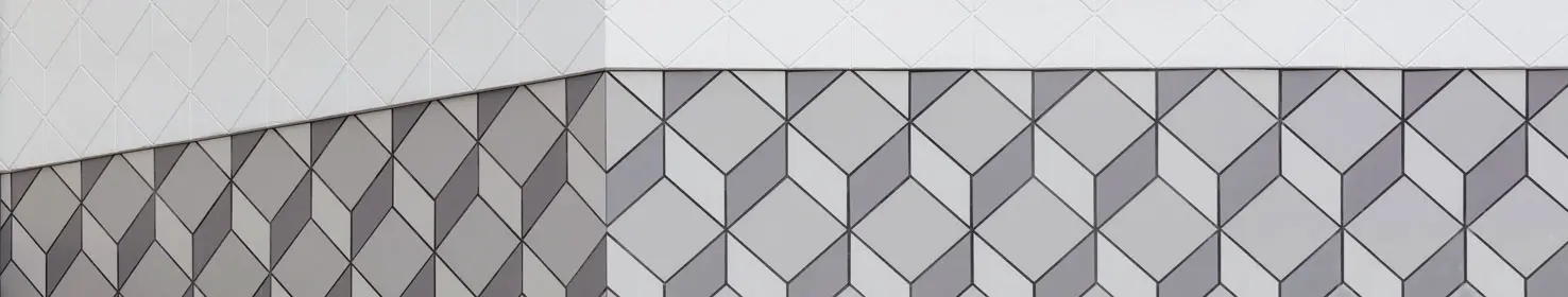 Gedämmte Putz-/Keramikfassade des Sporthauses Schuster, München, DE