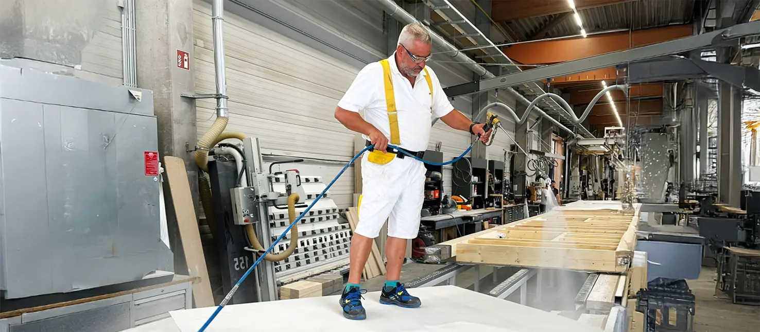 Projekt Wiwa Klebemasse aufsprühen