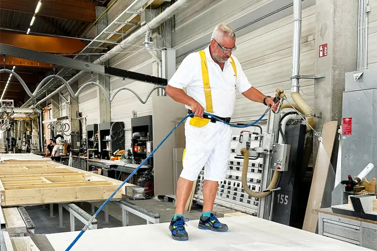 Klebemasse auftragen