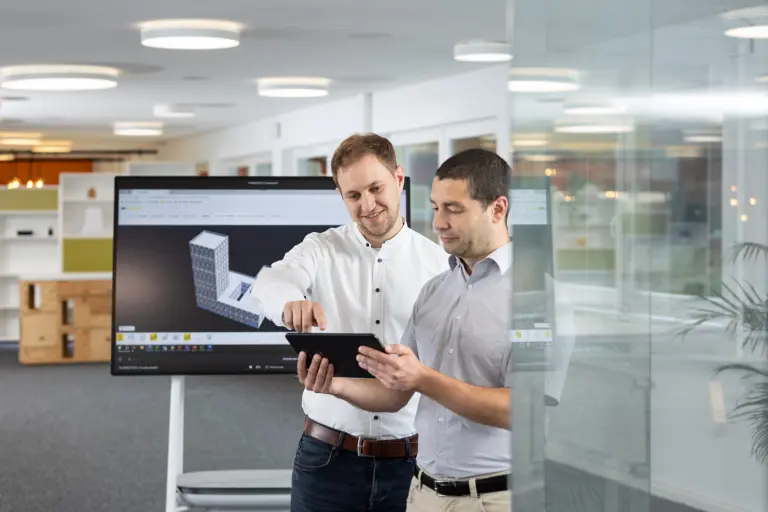 Mitarbeiter mit Tablet